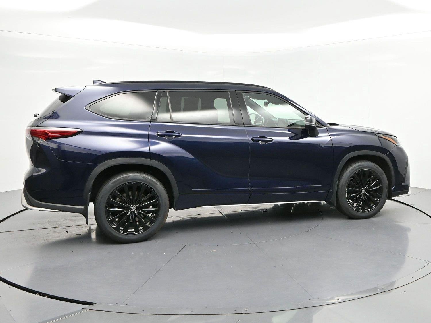 Used 2023 Blue Toyota L image 8