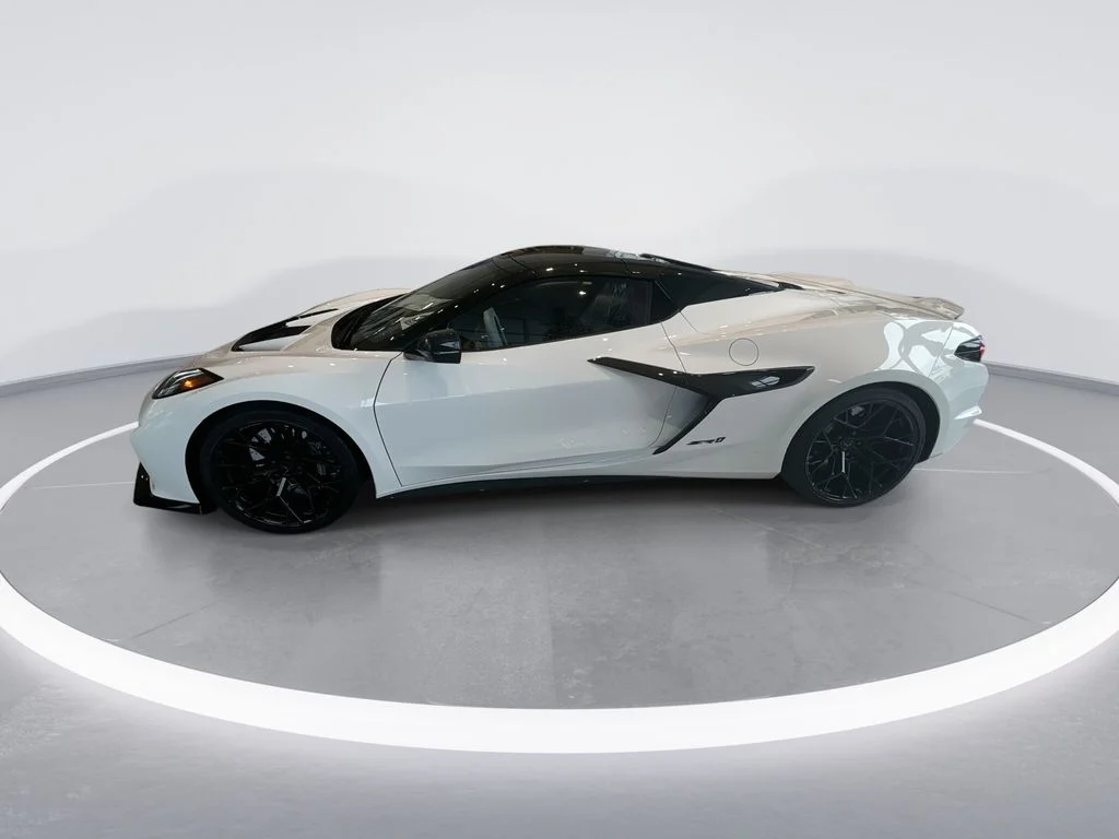 Used 2025 White Chevrolet ZR1 image 5