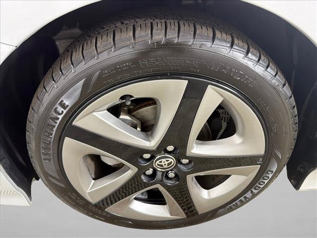 Certified Used 2022 CLASSIC SILVER METALLIC Toyota  image 11