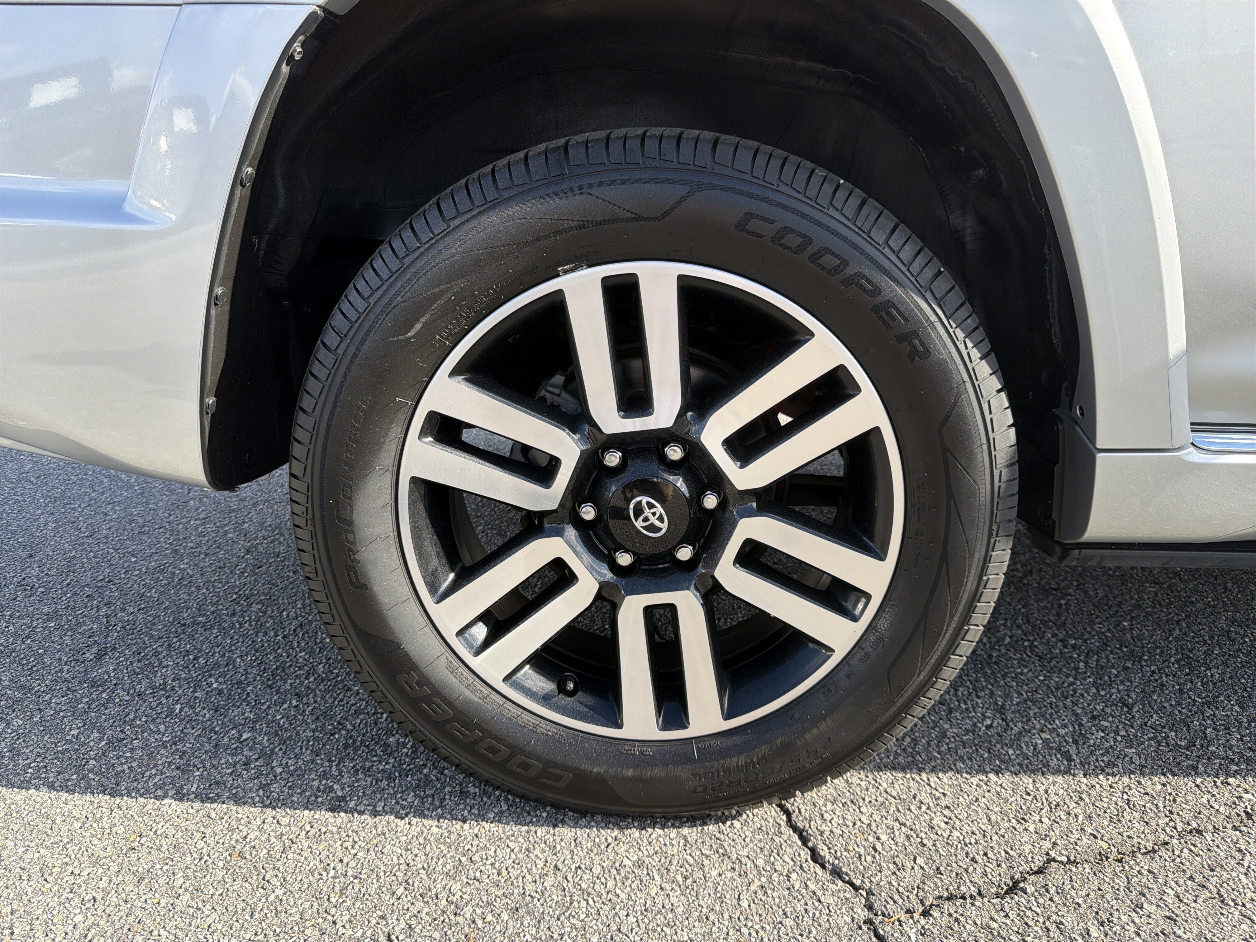 2022 Toyota 4Runner Limited - Photo 32