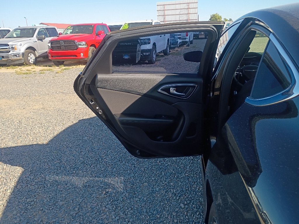 Used 2016 Black Clearcoat Chrysler Limited image 18