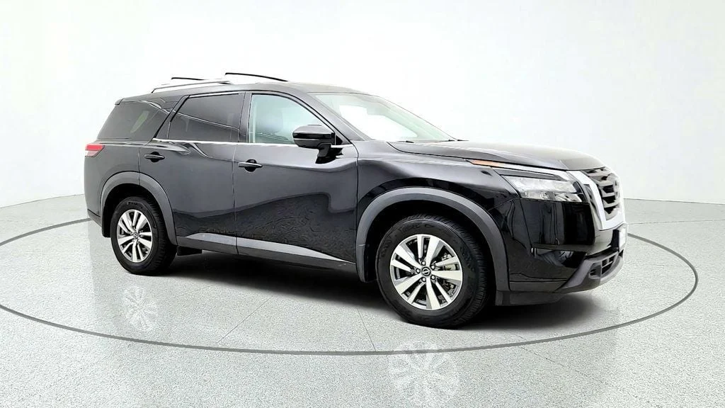 Used 2025 Super Black Nissan SL 4WD image 3