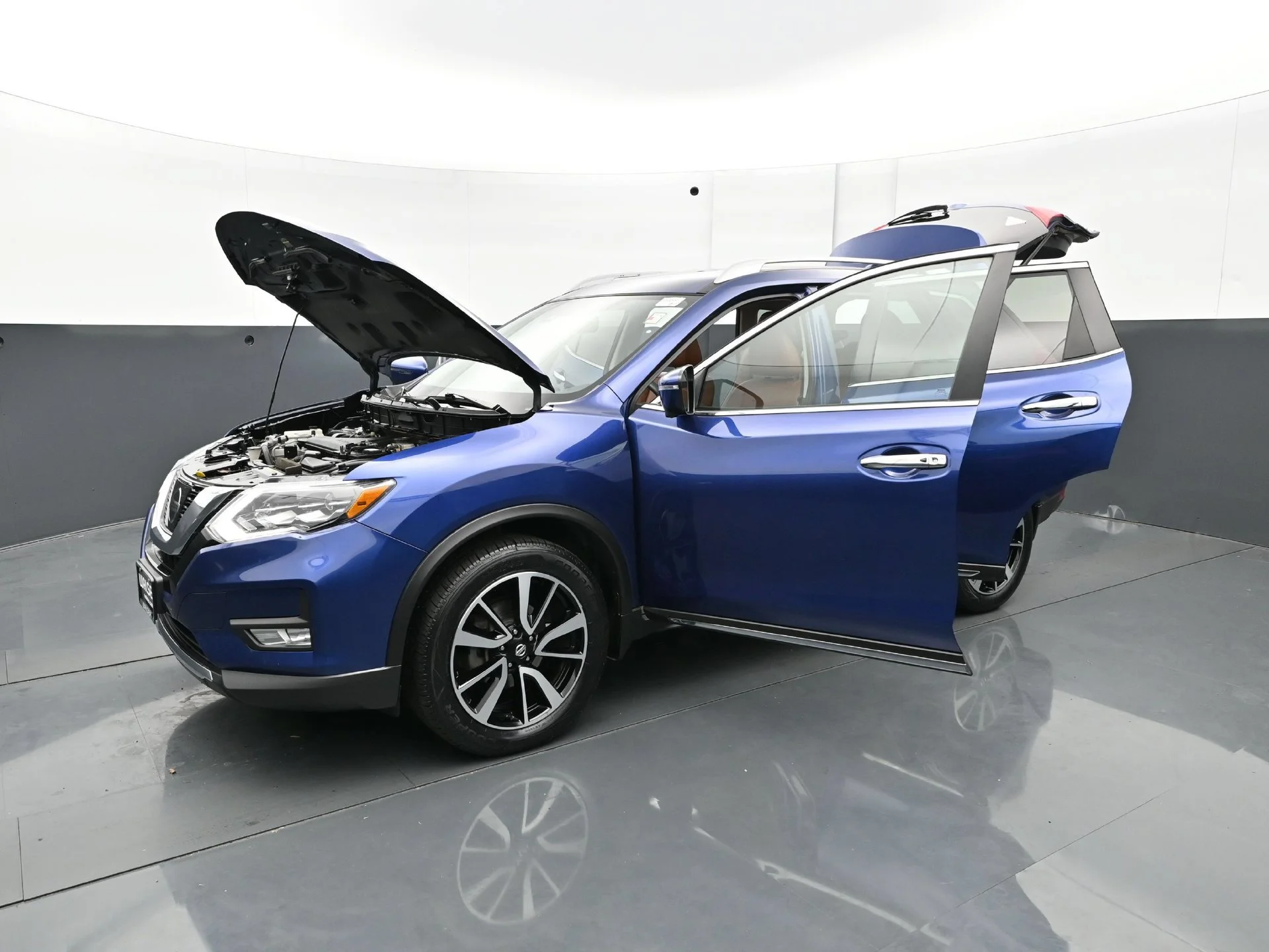 Used 2017 Caspian Blue Nissan SL image 33