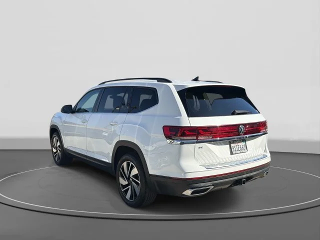 2024 Volkswagen Atlas photo 3