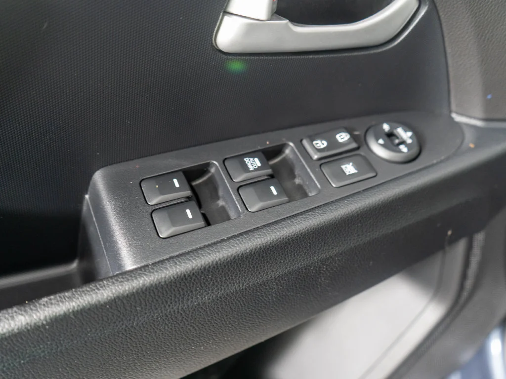 Used 2015 Blue Kia LX image 22