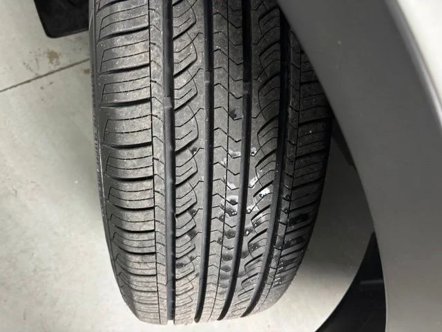 Used 2022 White Honda EX image 30