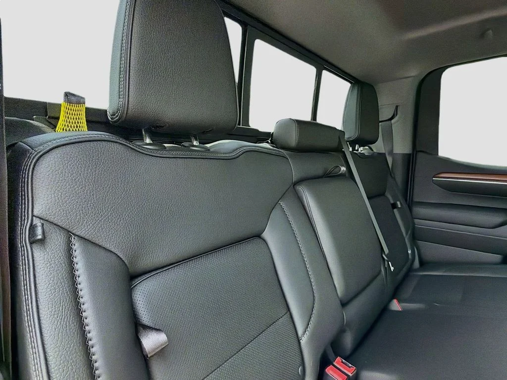 Used 2023 White GMC Denali image 30