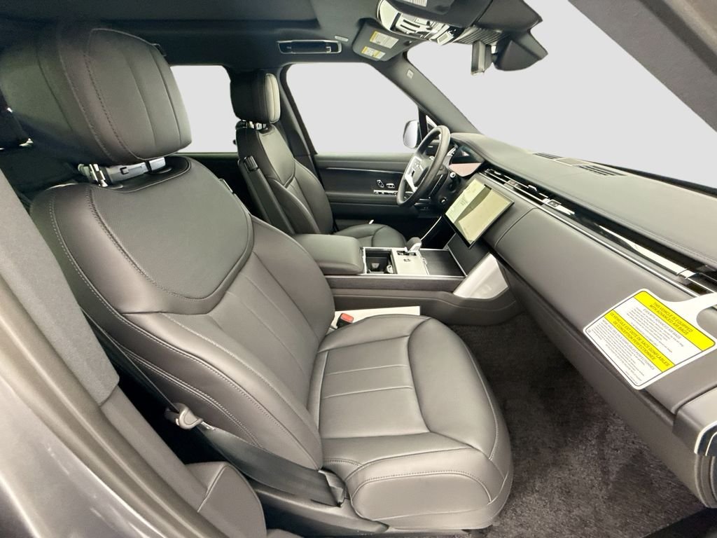 New 2026 Eiger Grey Land Rover SE image 19