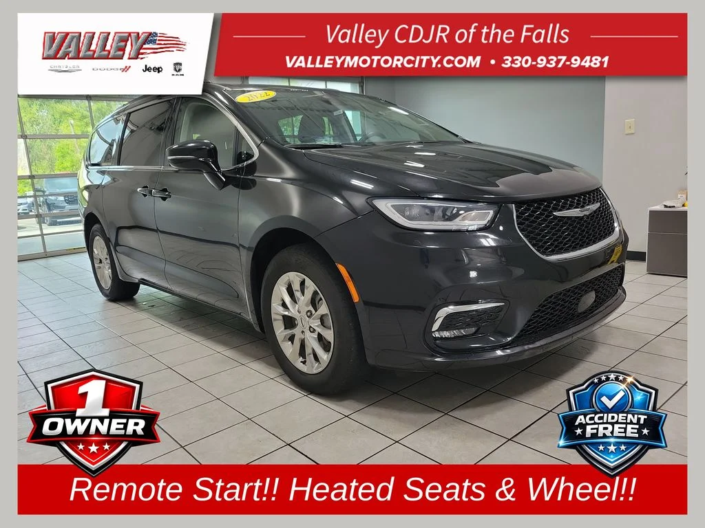 2022 Chrysler Pacifica Touring L's photo
