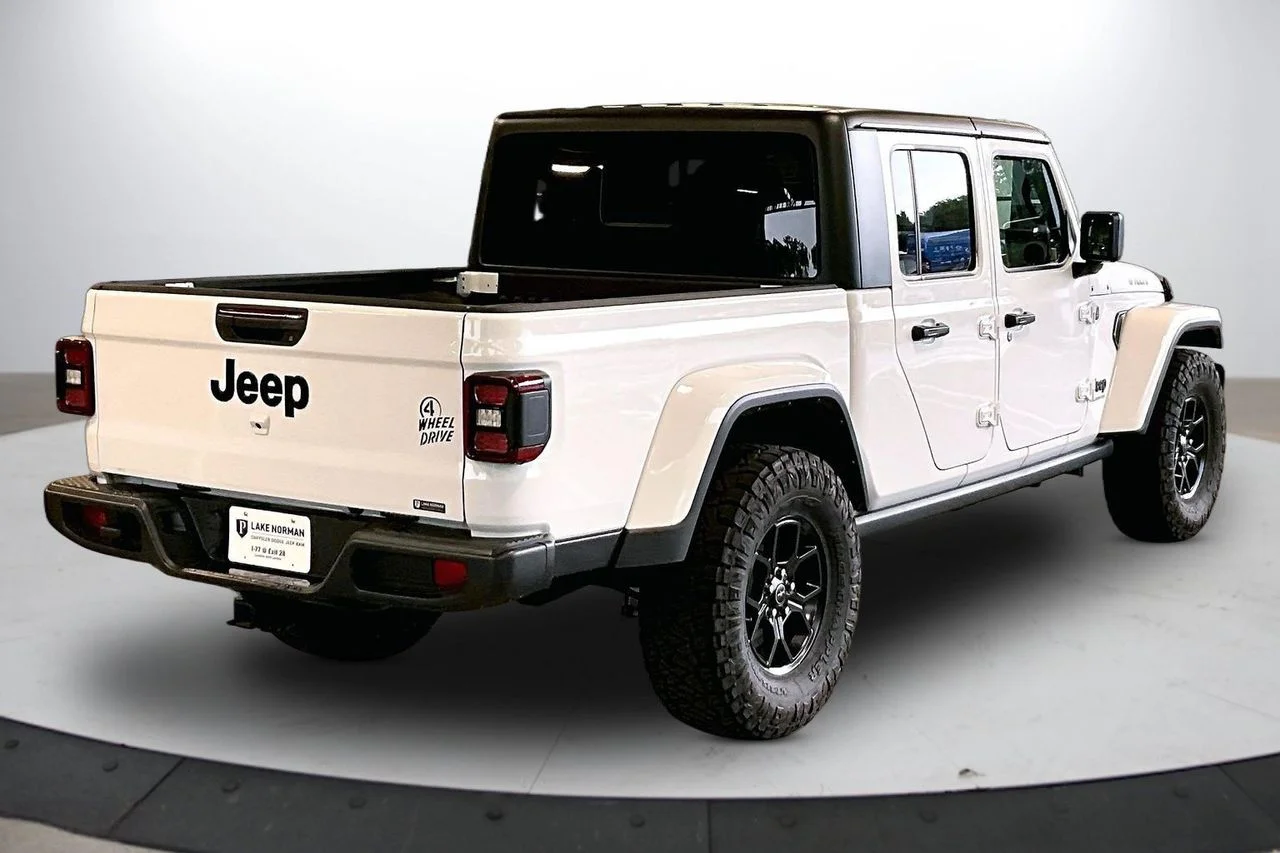 Used 2024 White Jeep Willys image 9