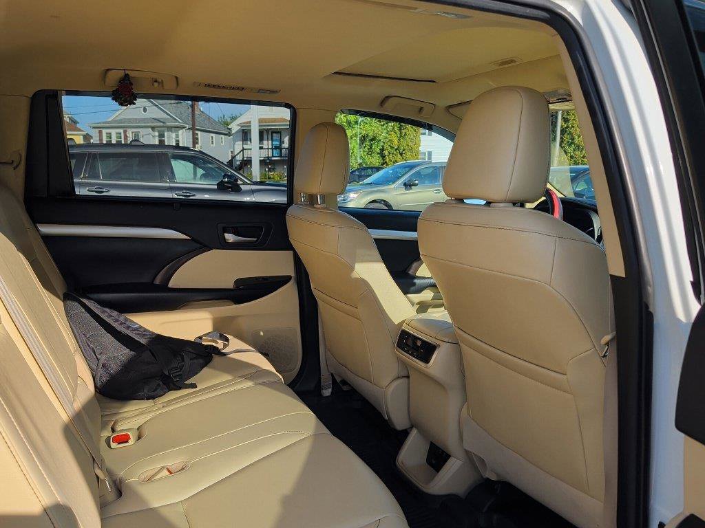 Used 2019 White Toyota XLE image 8