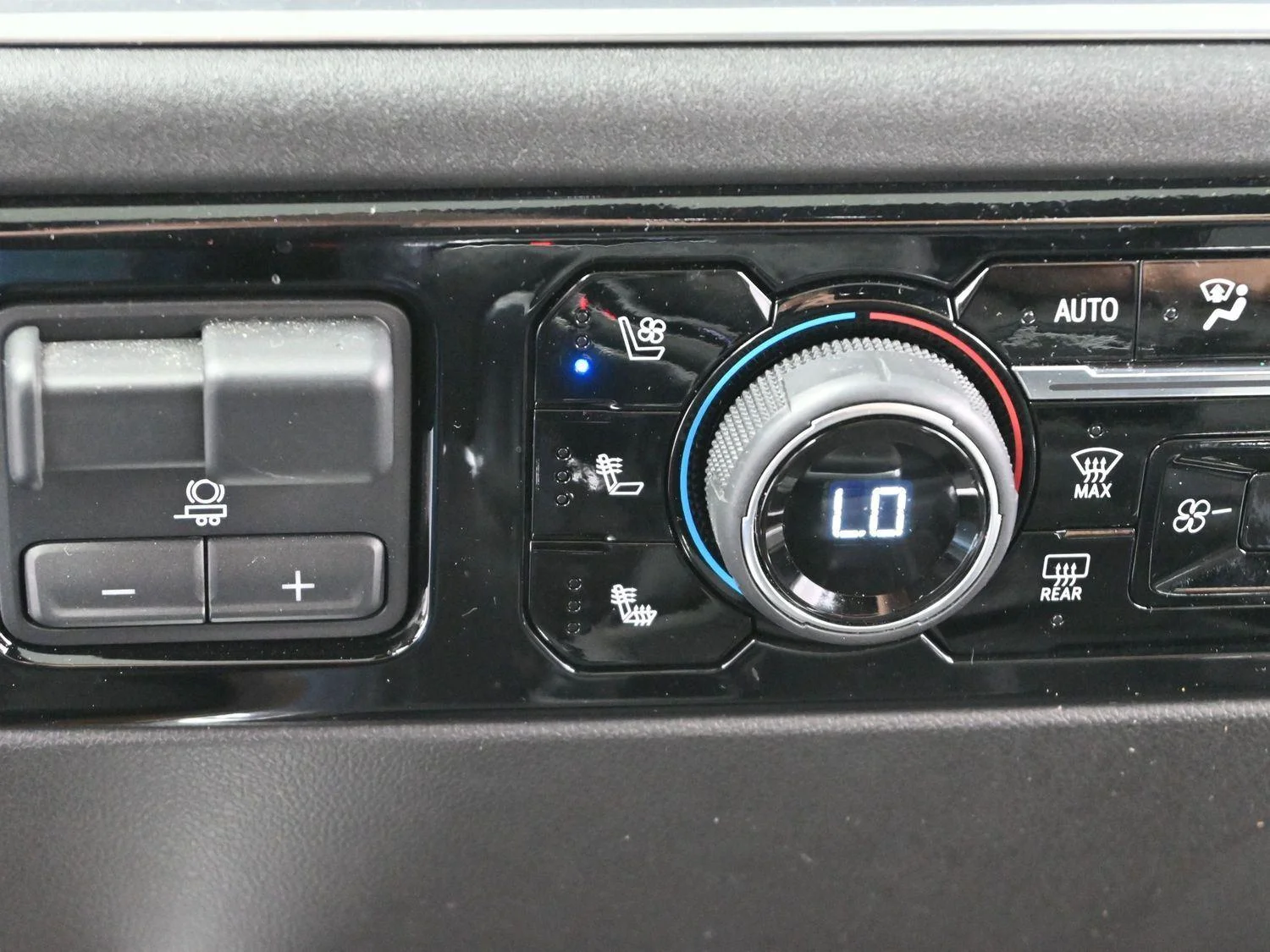 Used 2024 Black Chevrolet High Country image 25