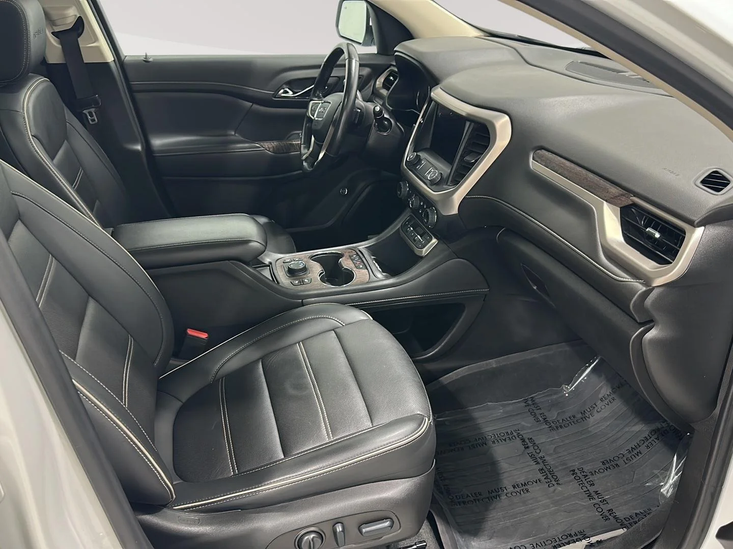 Used 2022 White Frost Tricoat GMC Denali image 28