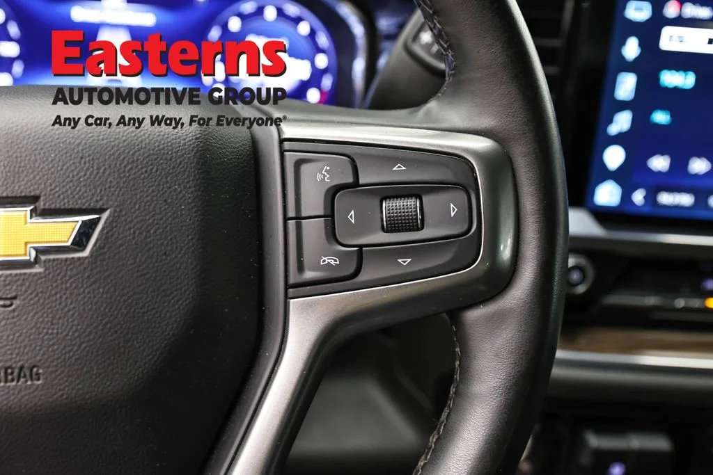 Used 2025 White Chevrolet LT image 15