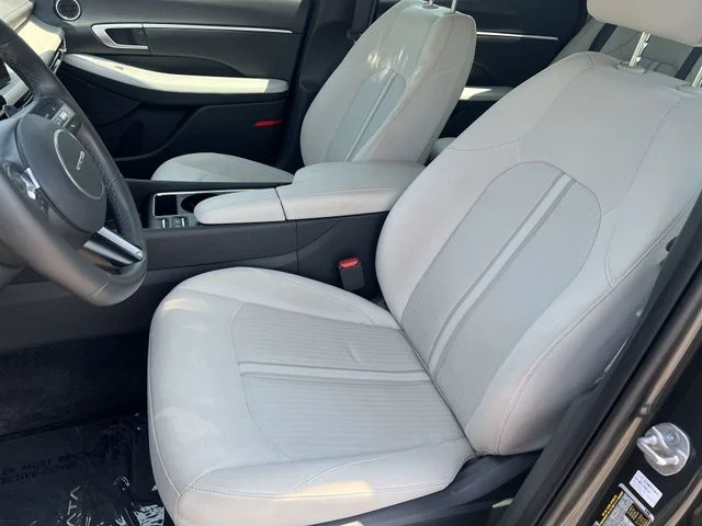 Used 2025 Gray Hyundai SEL image 33