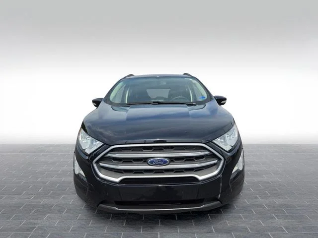 Used 2021 Black Ford SE image 2