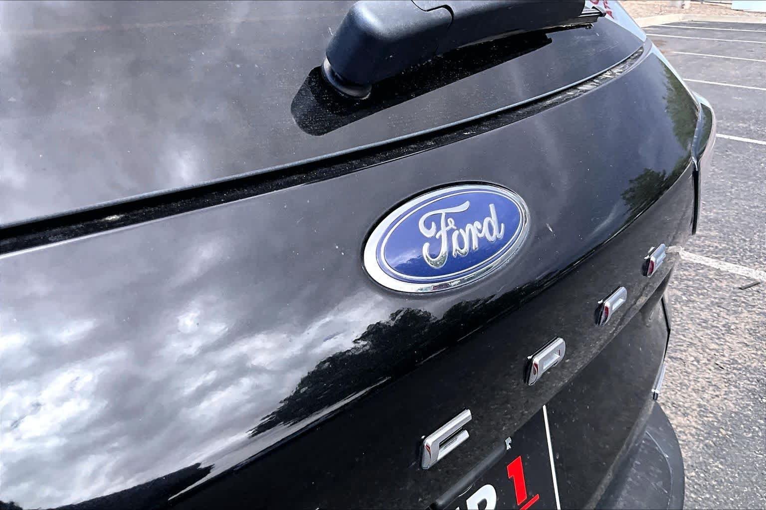 Used 2022 Agate Black Metallic Ford SEL Hybrid image 28