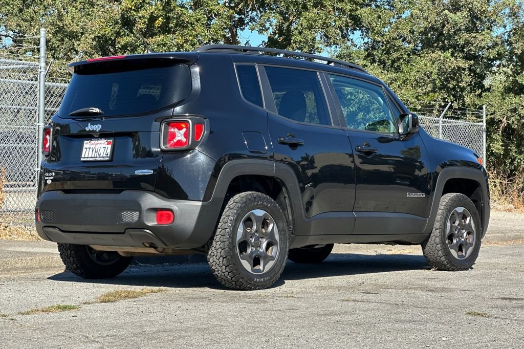 Used 2016 Black Jeep Latitude image 4
