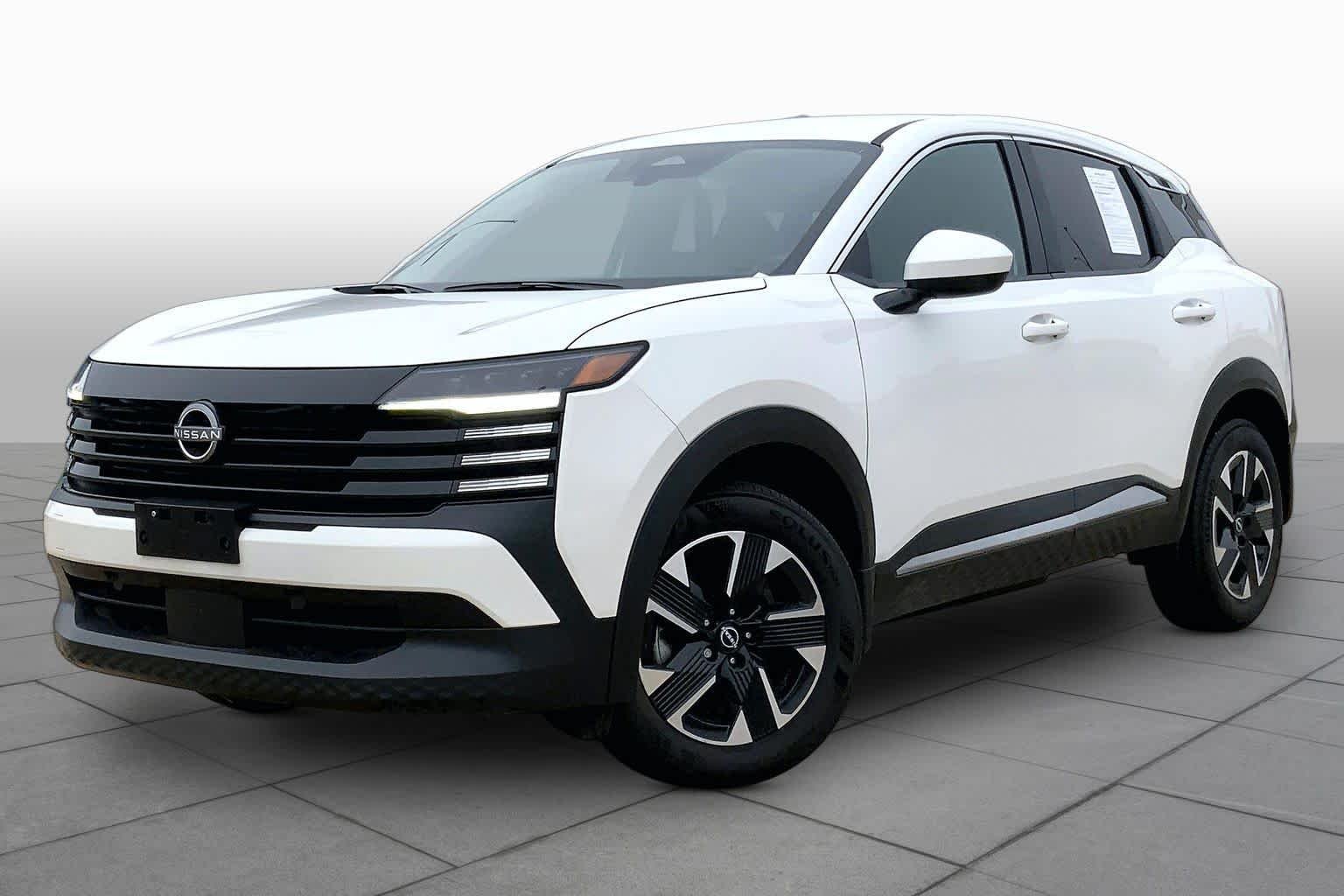 Used 2025 Aspen White Tricoat Nissan SV image 2