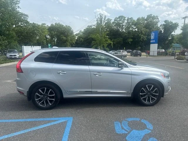 Used 2017 Bright Silver Metallic Volvo T6 Dynamic image 9