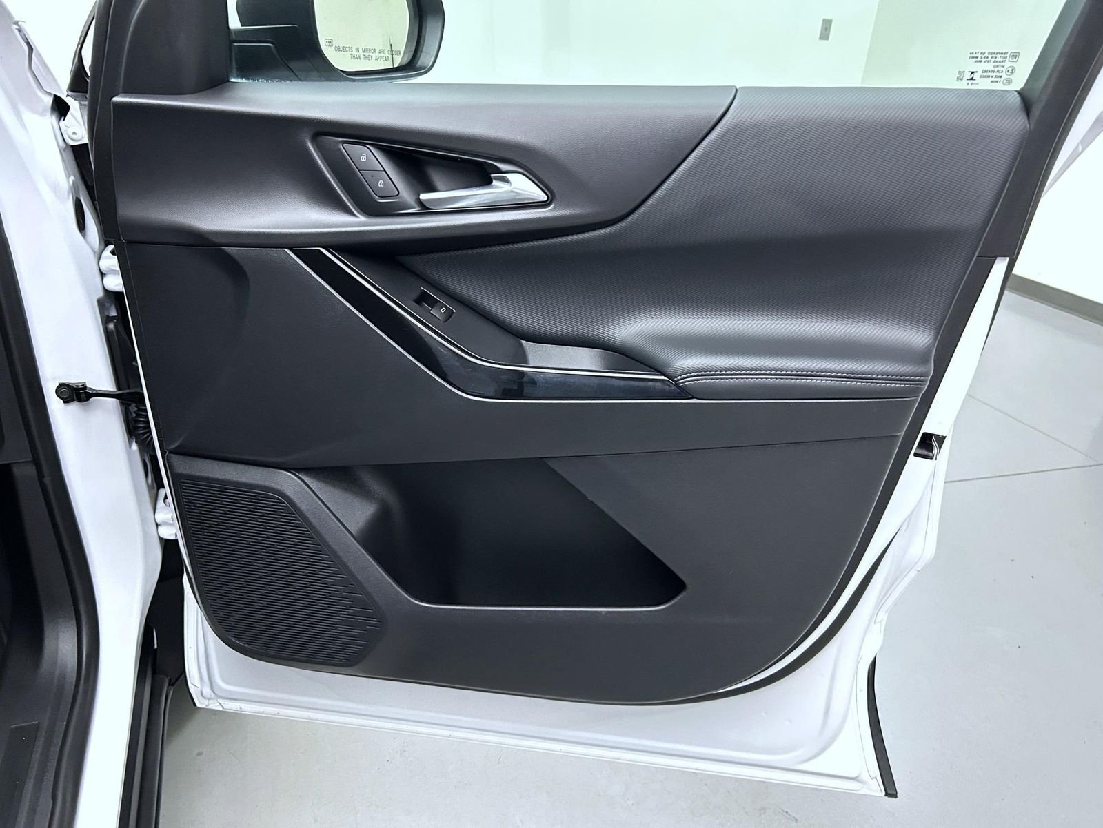 Used 2025 White Chevrolet LT image 16