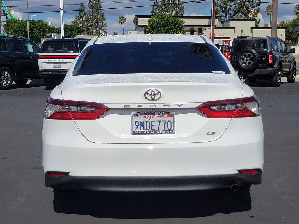 Used 2022 White Toyota LE image 22
