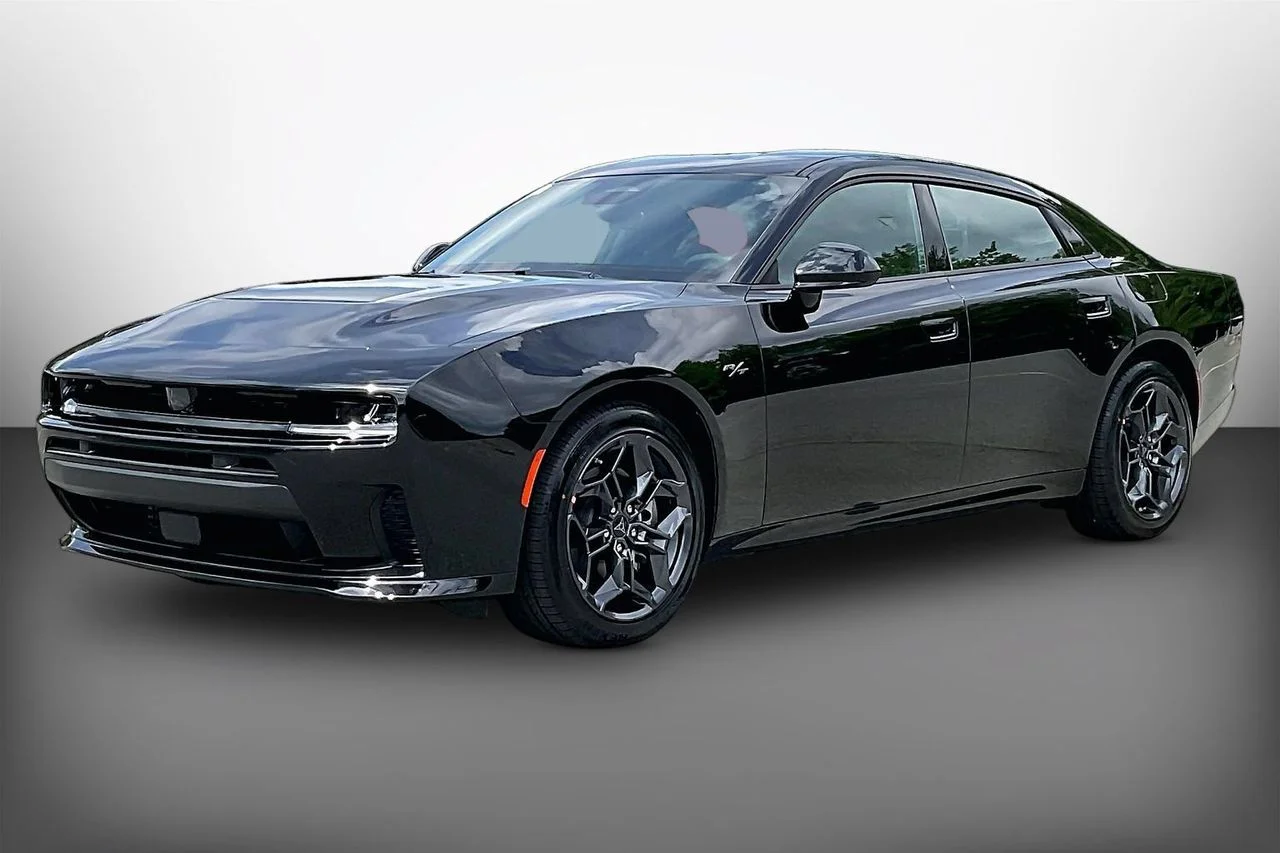 New 2026 Diamond Black Crystal Pearlcoat Dodge R/T image 4