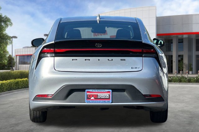 Certified Used 2025  Toyota LE image 6