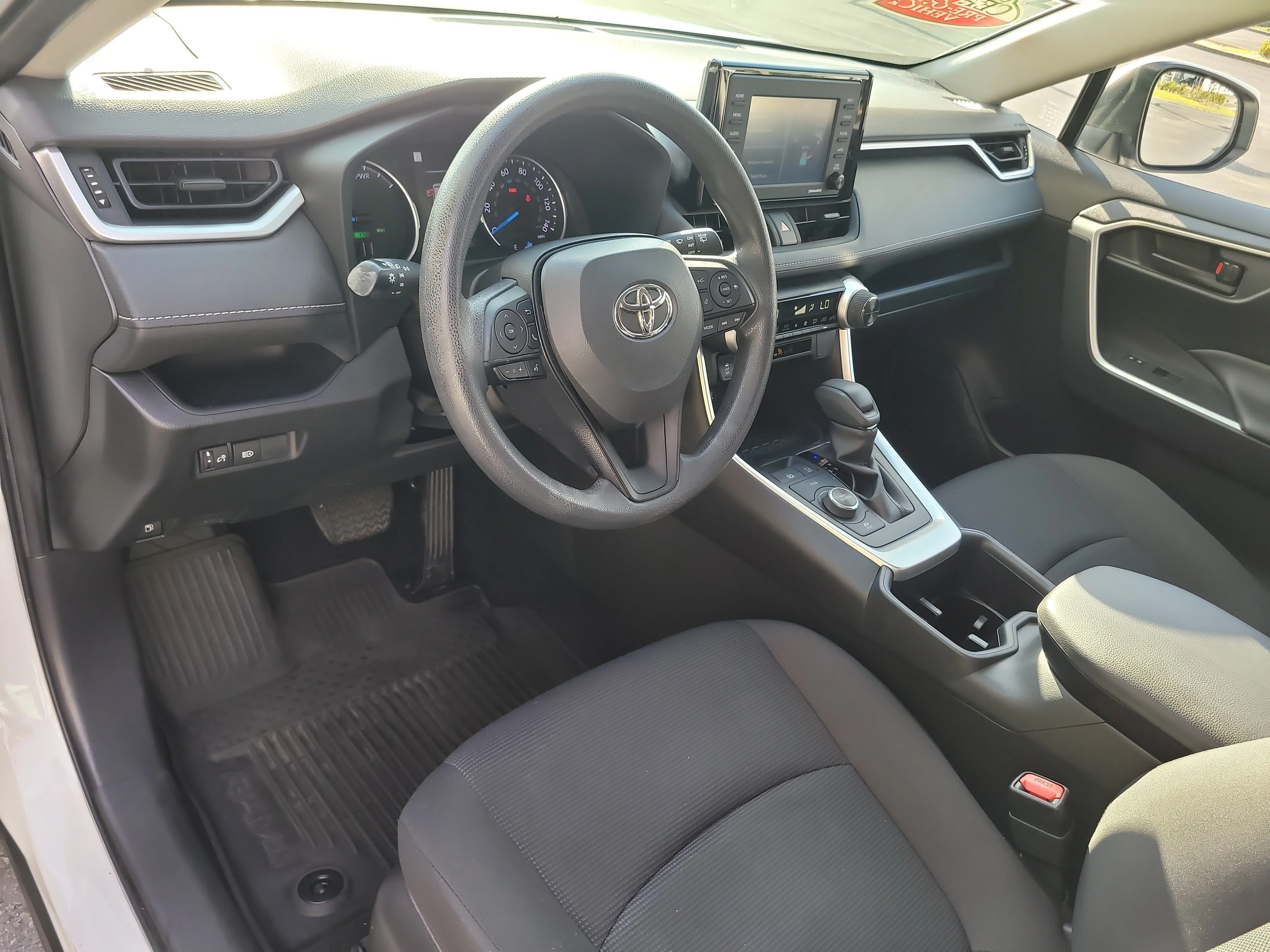 Used 2022 White Toyota Hybrid LE image 18