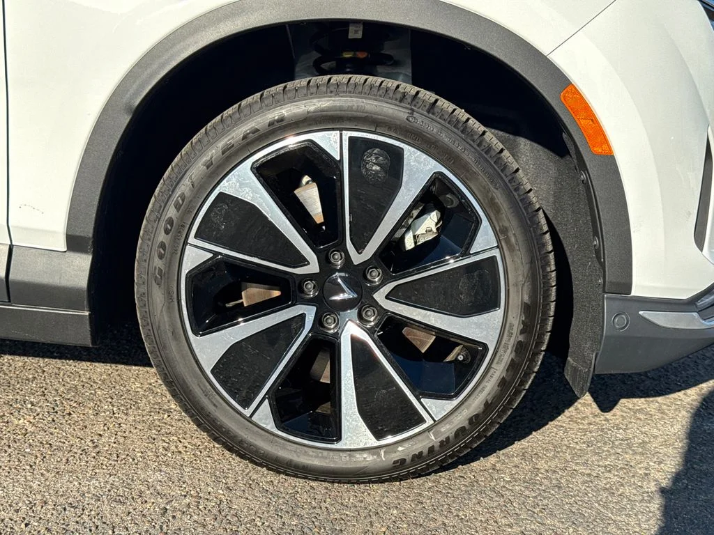 2025 VinFast VF 8 Plus - Photo 8