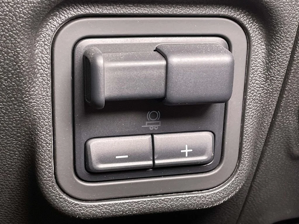 Used 2025 Blue GMC 2X image 29