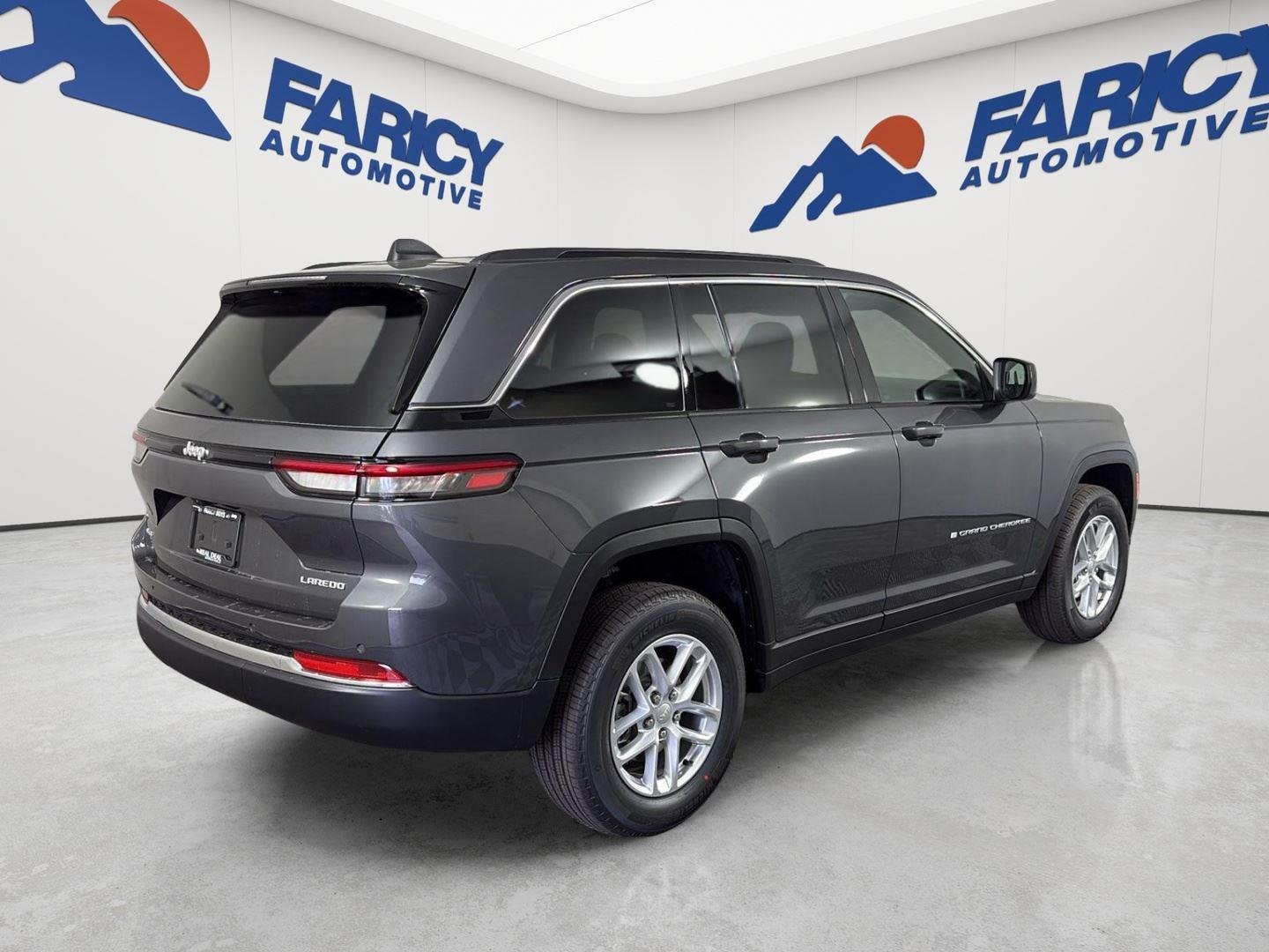 New 2026 Baltic Gray Metallic Clear-Coat Exterior Paint Jeep Laredo X image 4