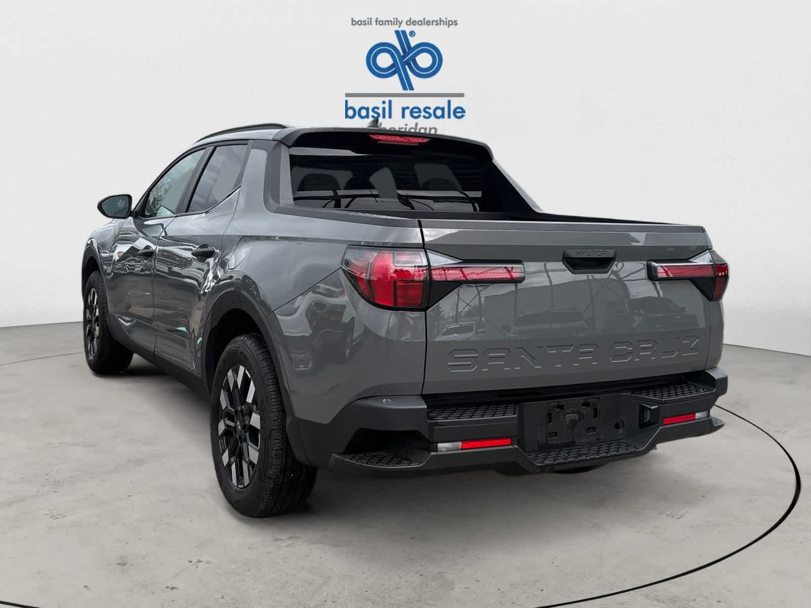 Used 2025 Hampton Gray Hyundai SEL image 3