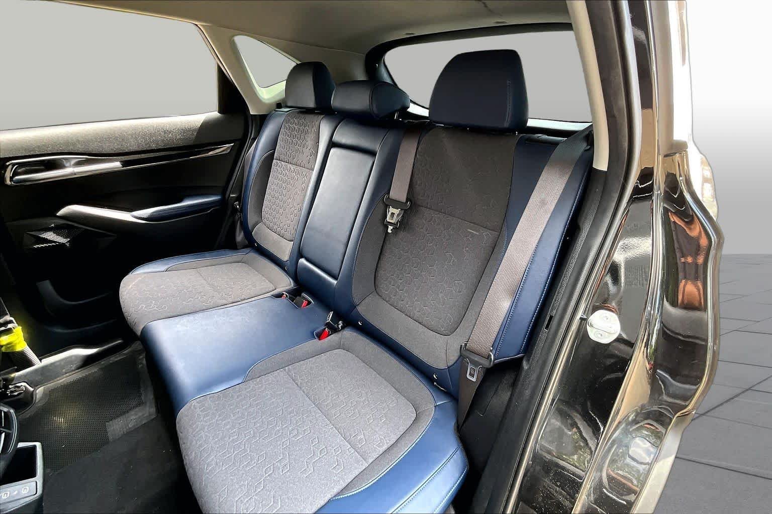 Used 2024 Fusion Black Kia S image 20