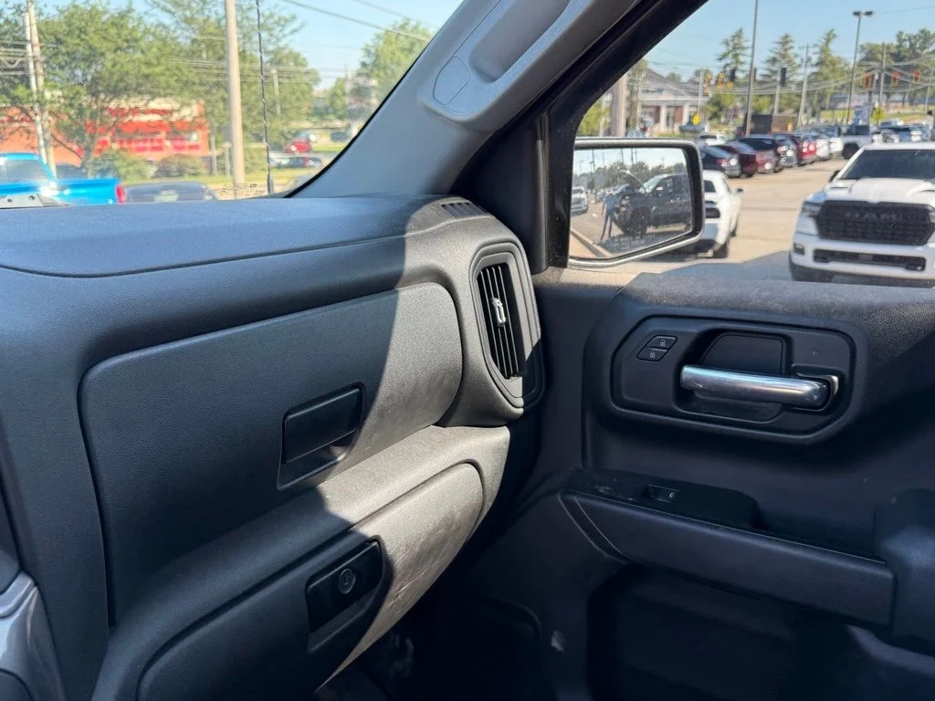 Used 2019 Red Chevrolet Custom image 21