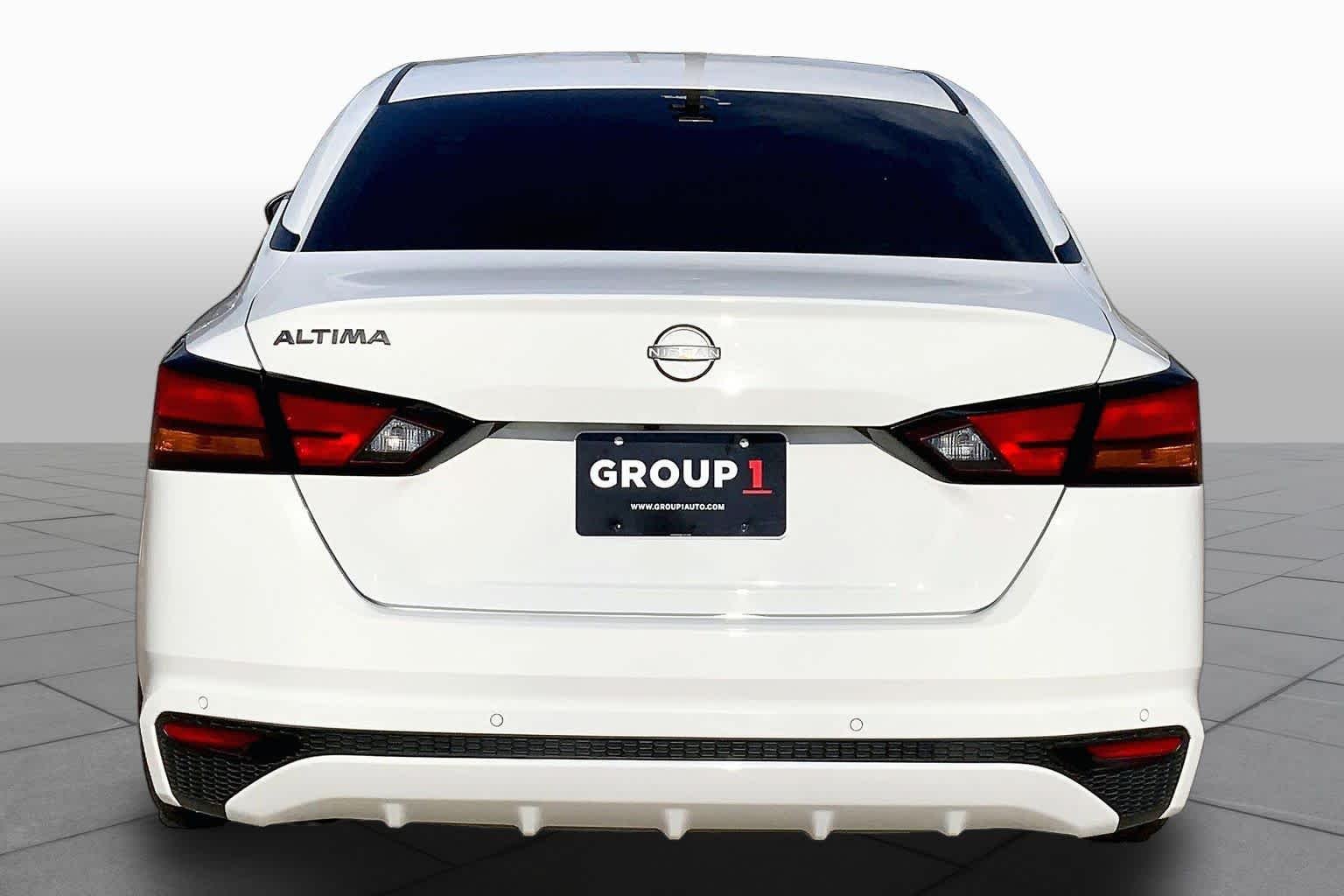 Used 2024 Glacier White Nissan 2.5 S image 5