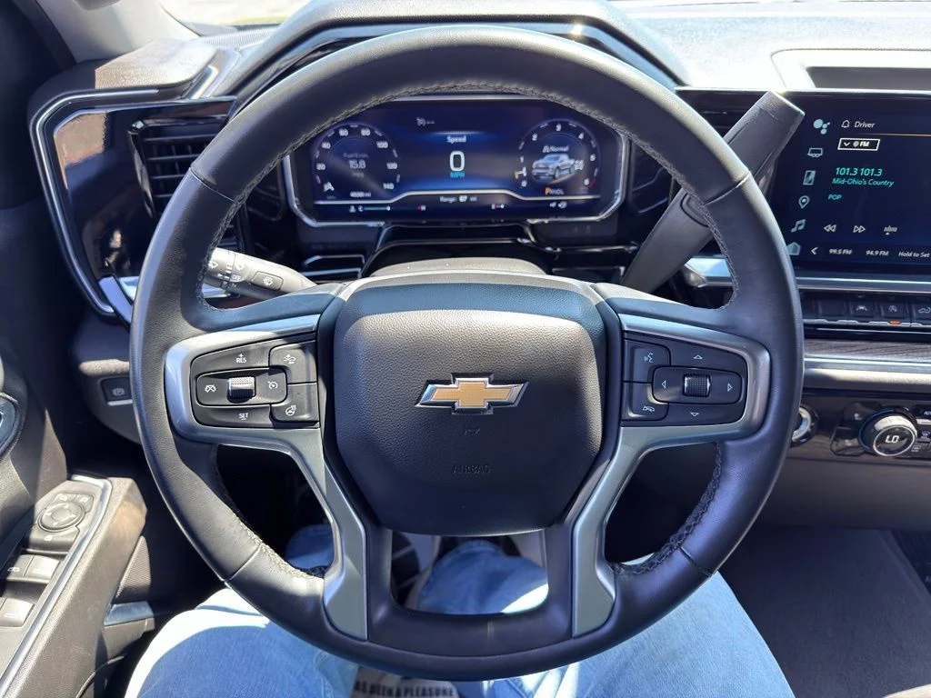Used 2023 Gray Chevrolet LT image 7