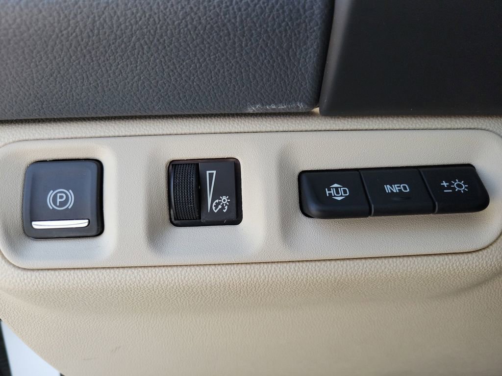 2023 GMC Acadia Denali - Photo 23