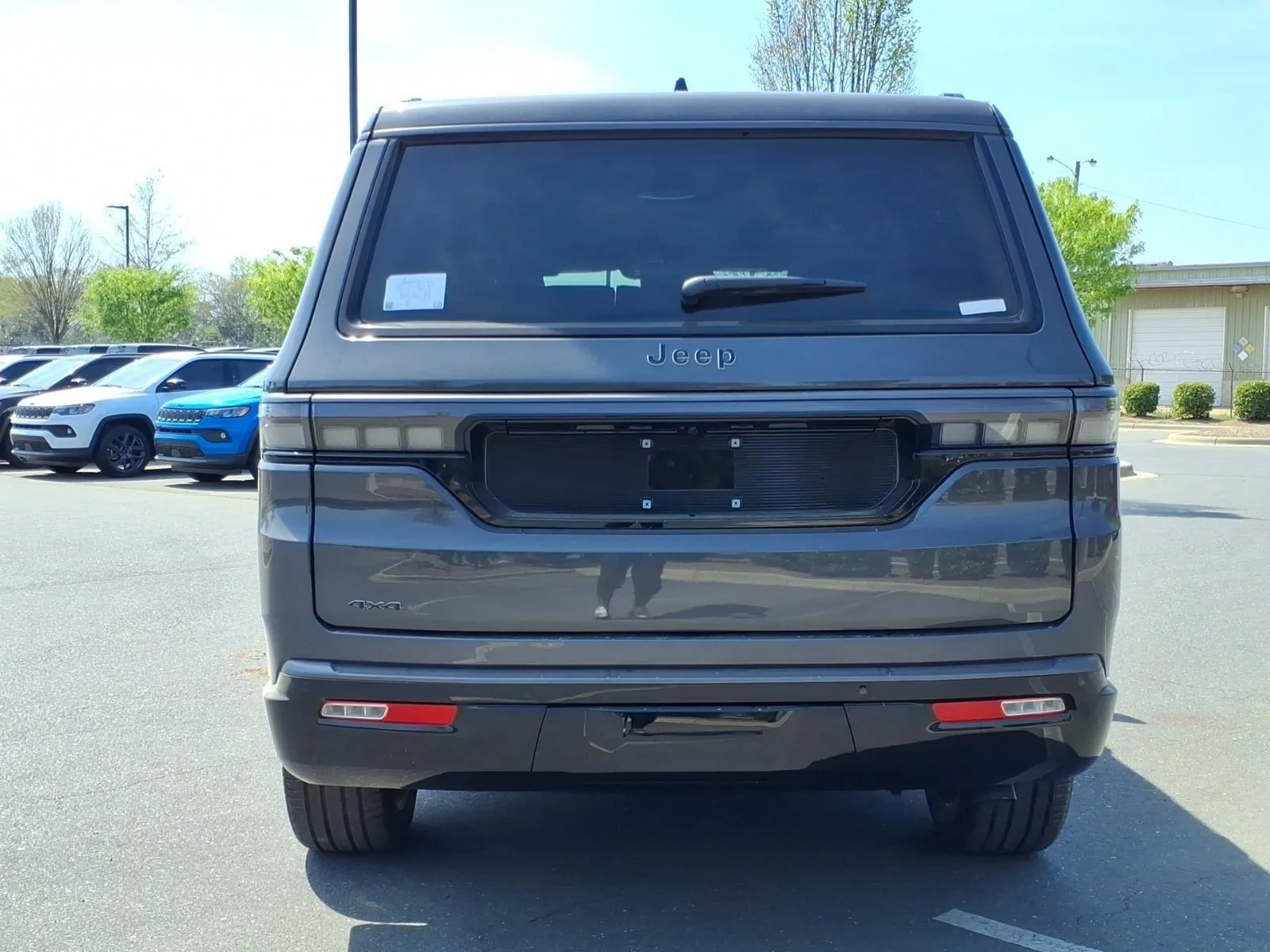 New 2026 Baltic-Gray Metallic Clear-Coat Exterior Paint Jeep Limited Reserve image 17