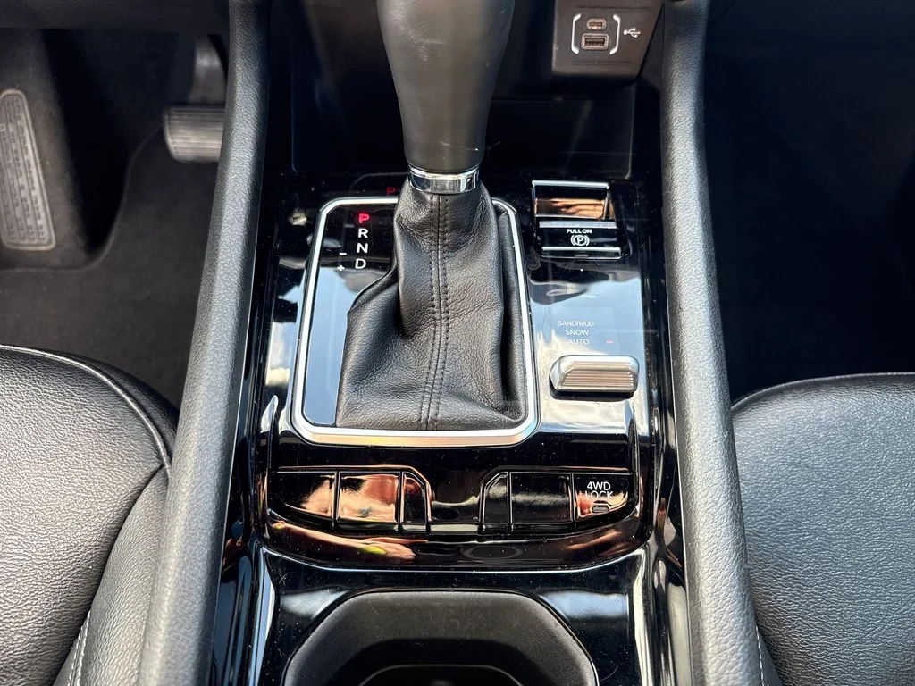 Used 2025 White Jeep Limited image 19