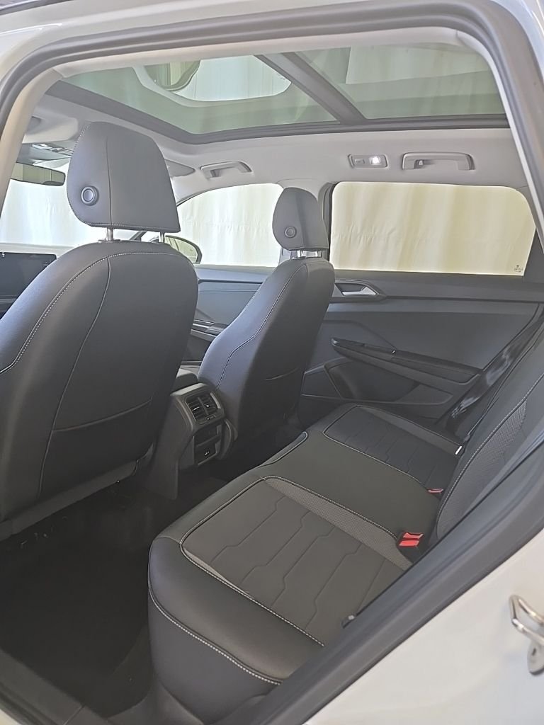 Certified Used 2025 Pure White Volkswagen 1.5T SE Black image 7