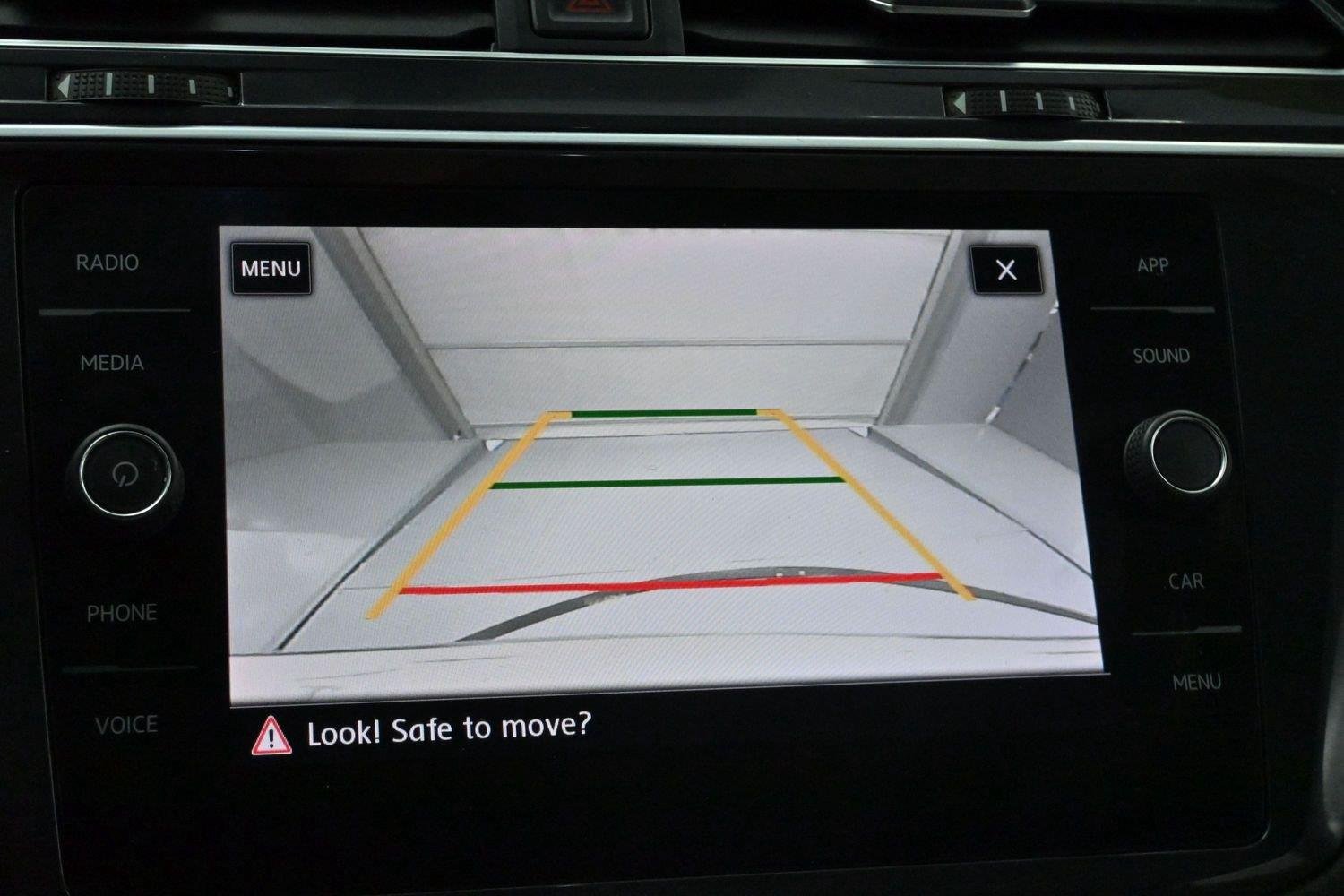 Used 2020 Deep Black Pearl Volkswagen SE image 26