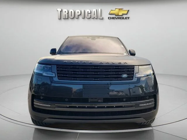 Used 2023 Gray Land Rover SE image 8