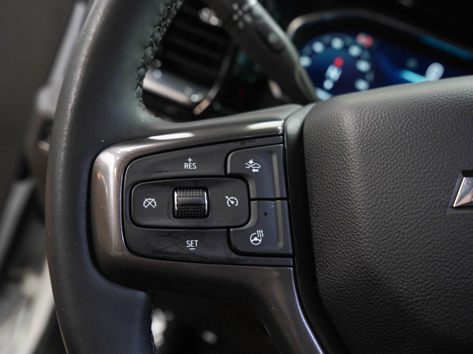 Used 2025 Iridescent Pearl Tricoat Chevrolet High Country image 28