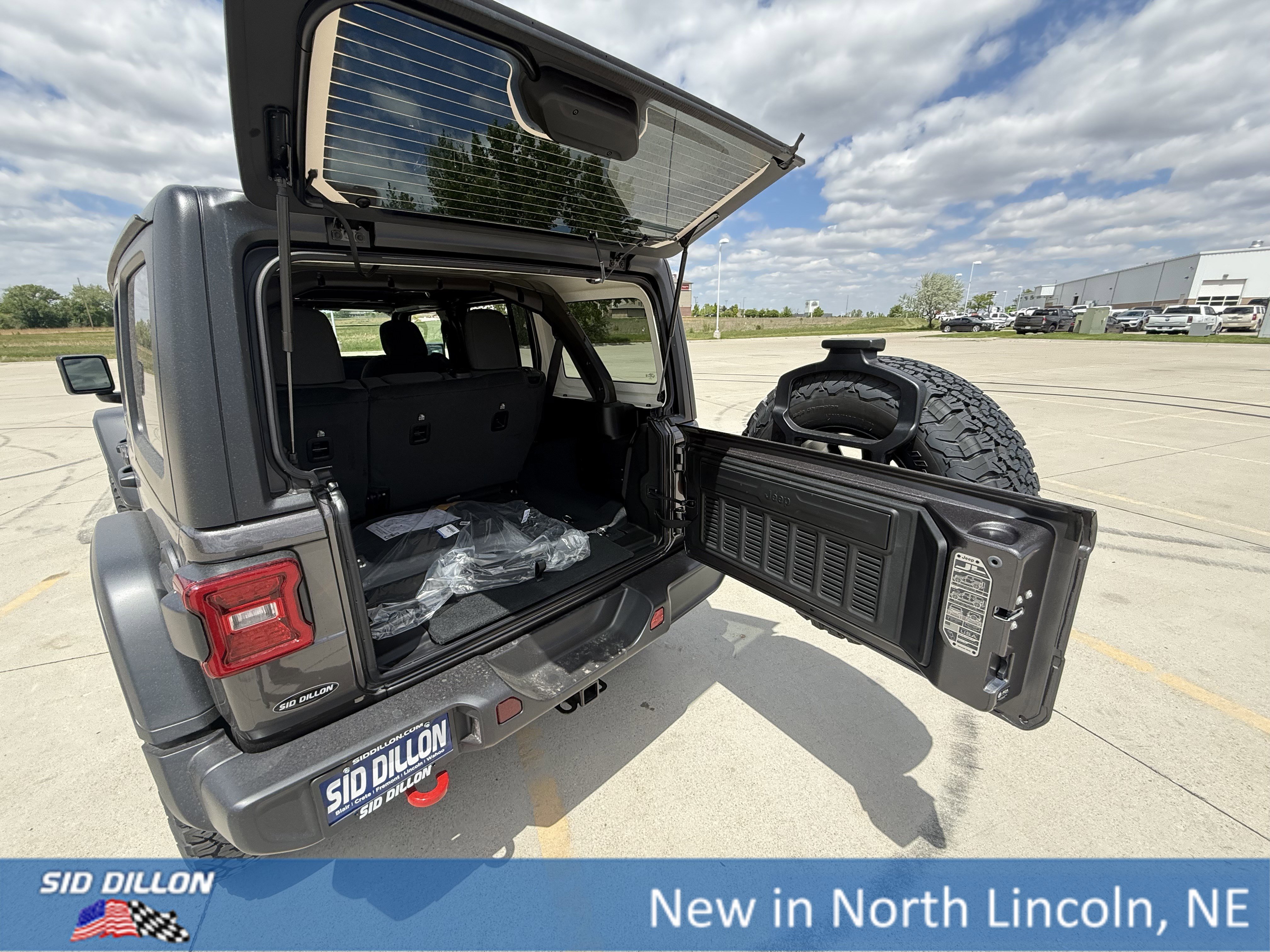 View vehicle photo 7