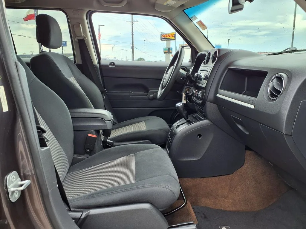 Used 2014 Gray Jeep Sport image 6