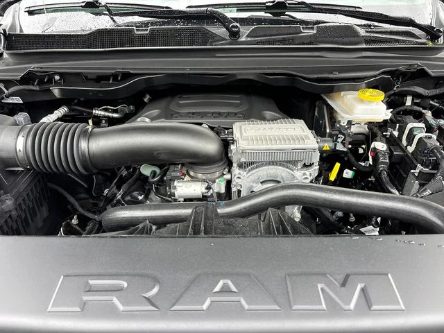 New 2026 Granite Crystal Metallic Clear-Coat Exterior Paint RAM Laramie image 35