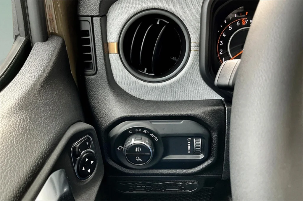 2025 Jeep Gladiator Sport S - Photo 29