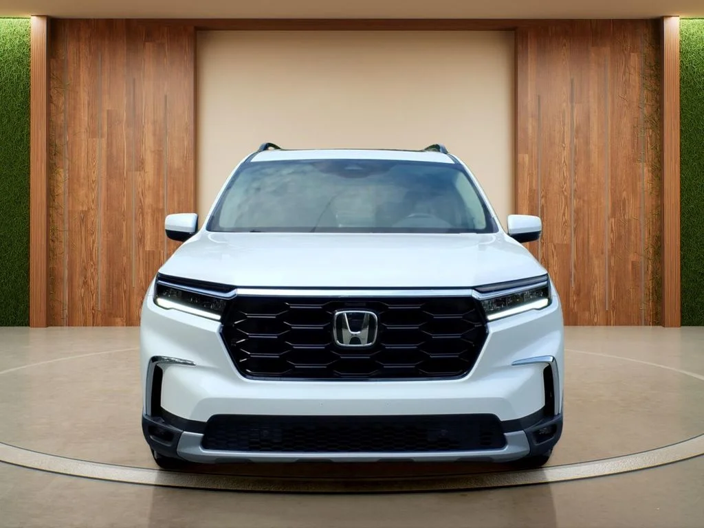 Used 2023 White Honda Touring image 2
