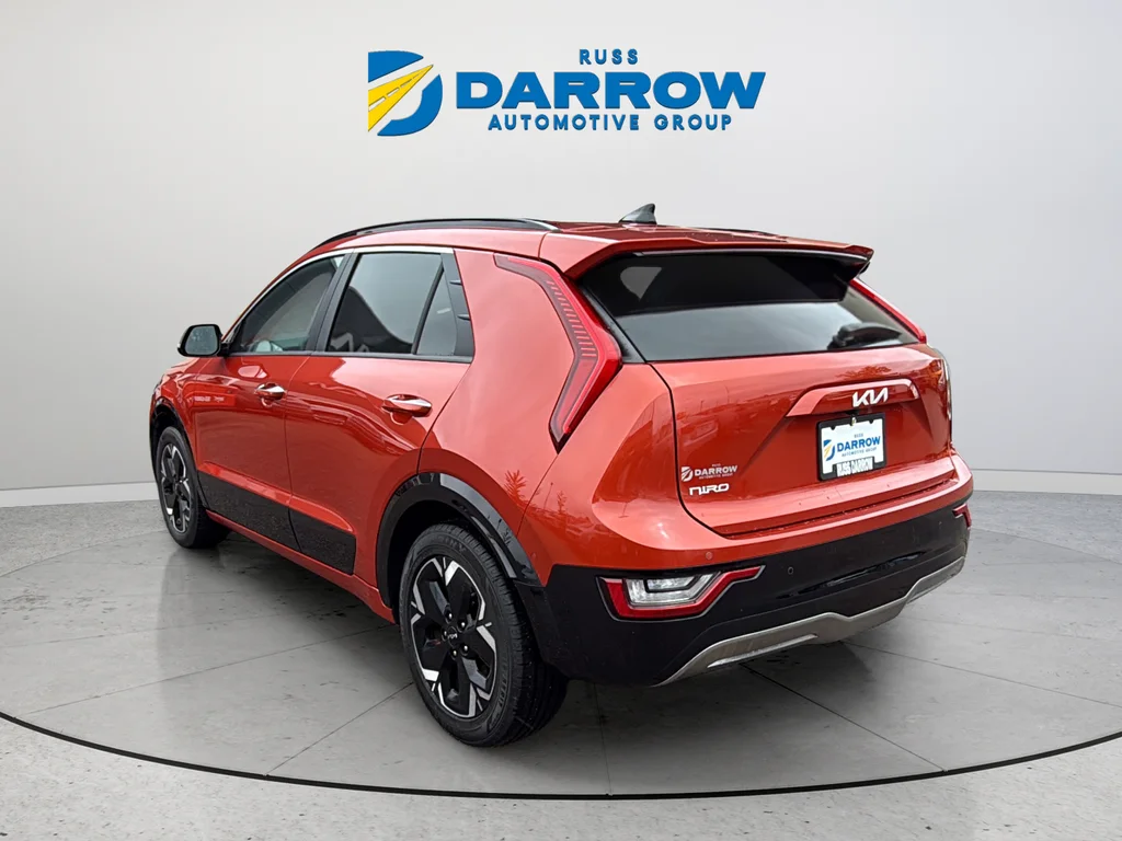 Used 2023 Red Kia Wave image 3